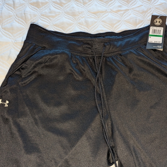 Under Armour Large Capri Jogger - Picture 6 of 6